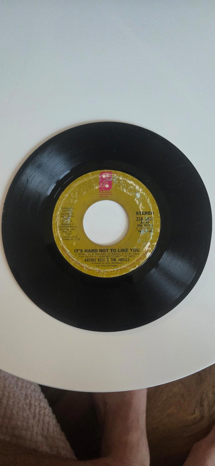 7-inch 45 RPM Vinyl "It's Hard Not to Like You" "I've Been Missing You"