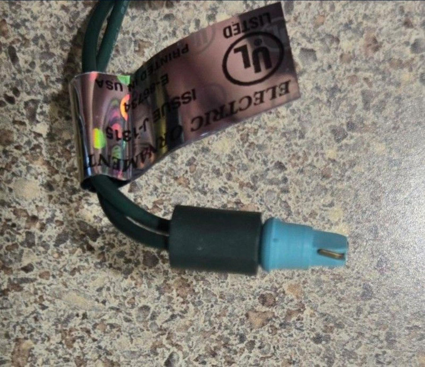 VTG 1997 Hallmark Ornament U.S.S. Defiant Star Trek Deep Space Nine Lit Electric