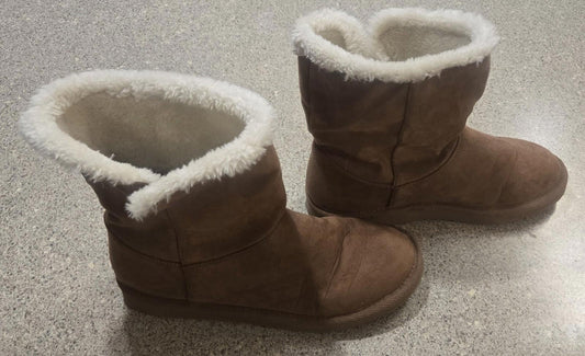 Size 8 Womens Old Navy Furry Suede Boots