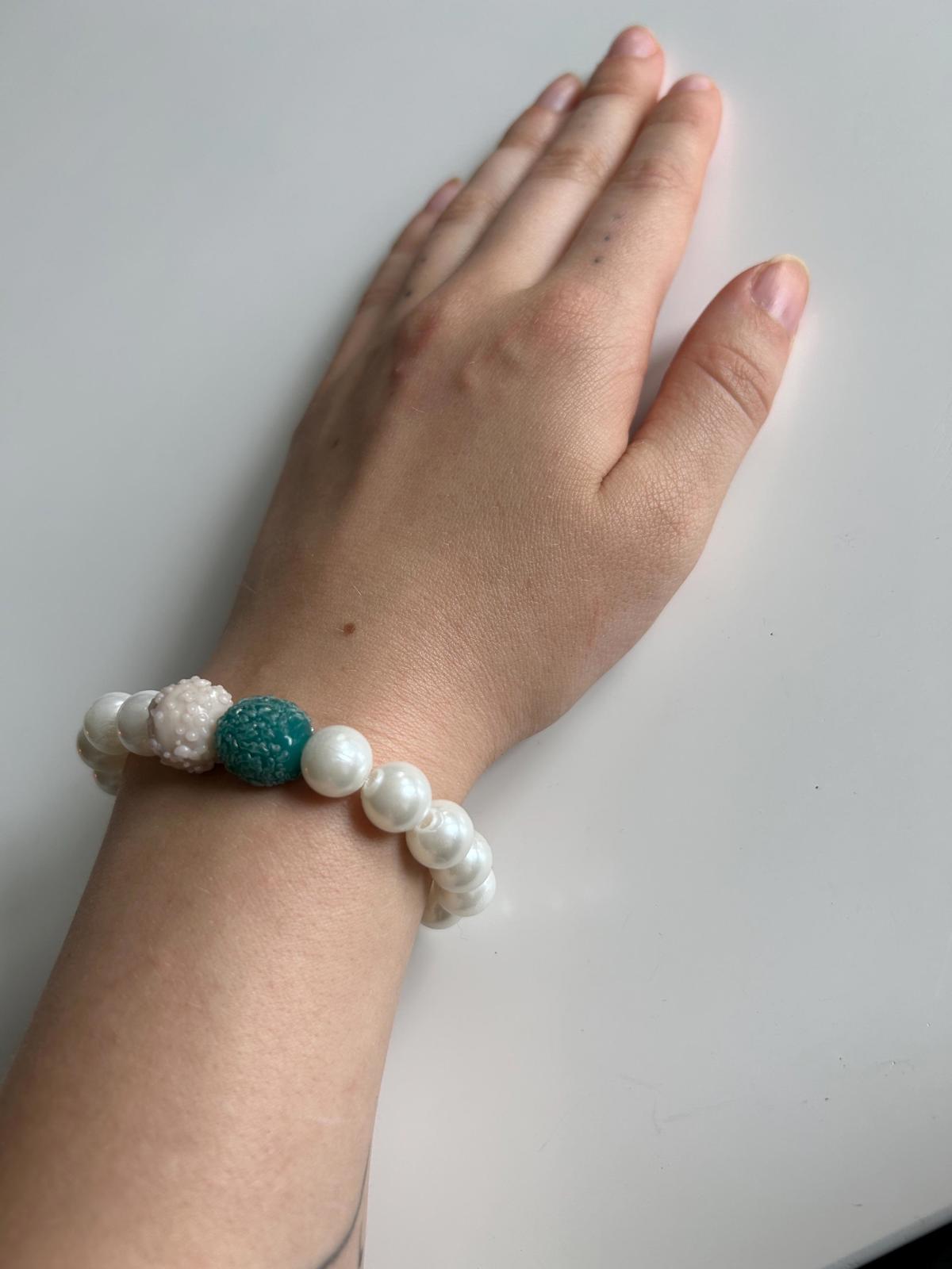 Elegant Pearl Bracelet with Accent Beads - Unique Handmade Jewelry