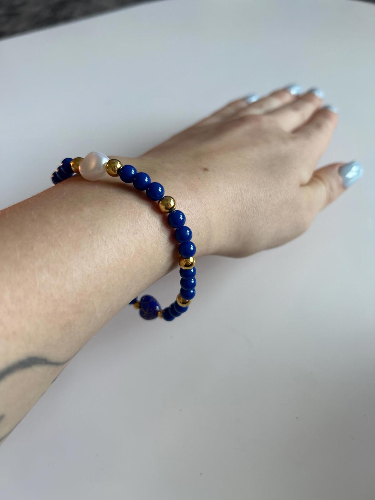 Elegant Blue Beaded Bracelet with Gold Accents and Heart Charm