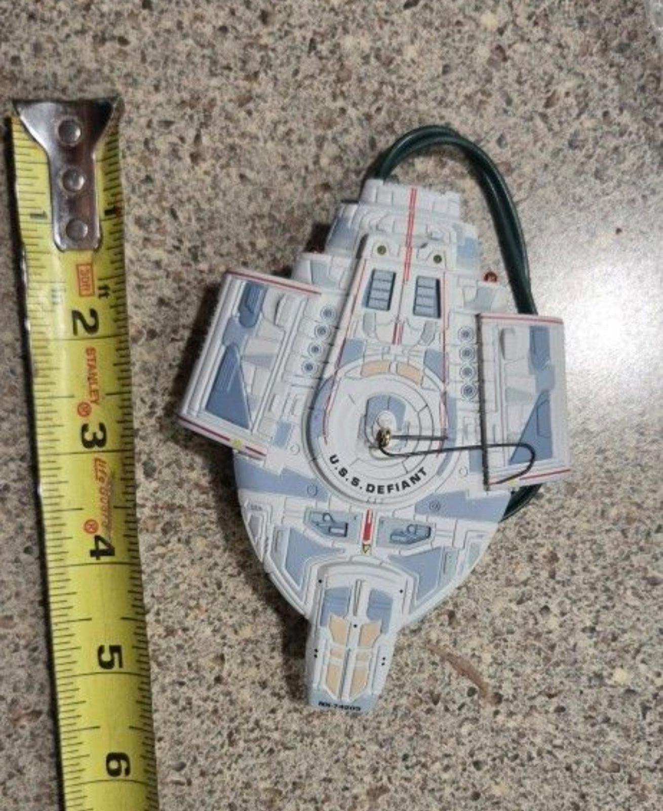 VTG 1997 Hallmark Ornament U.S.S. Defiant Star Trek Deep Space Nine Lit Electric