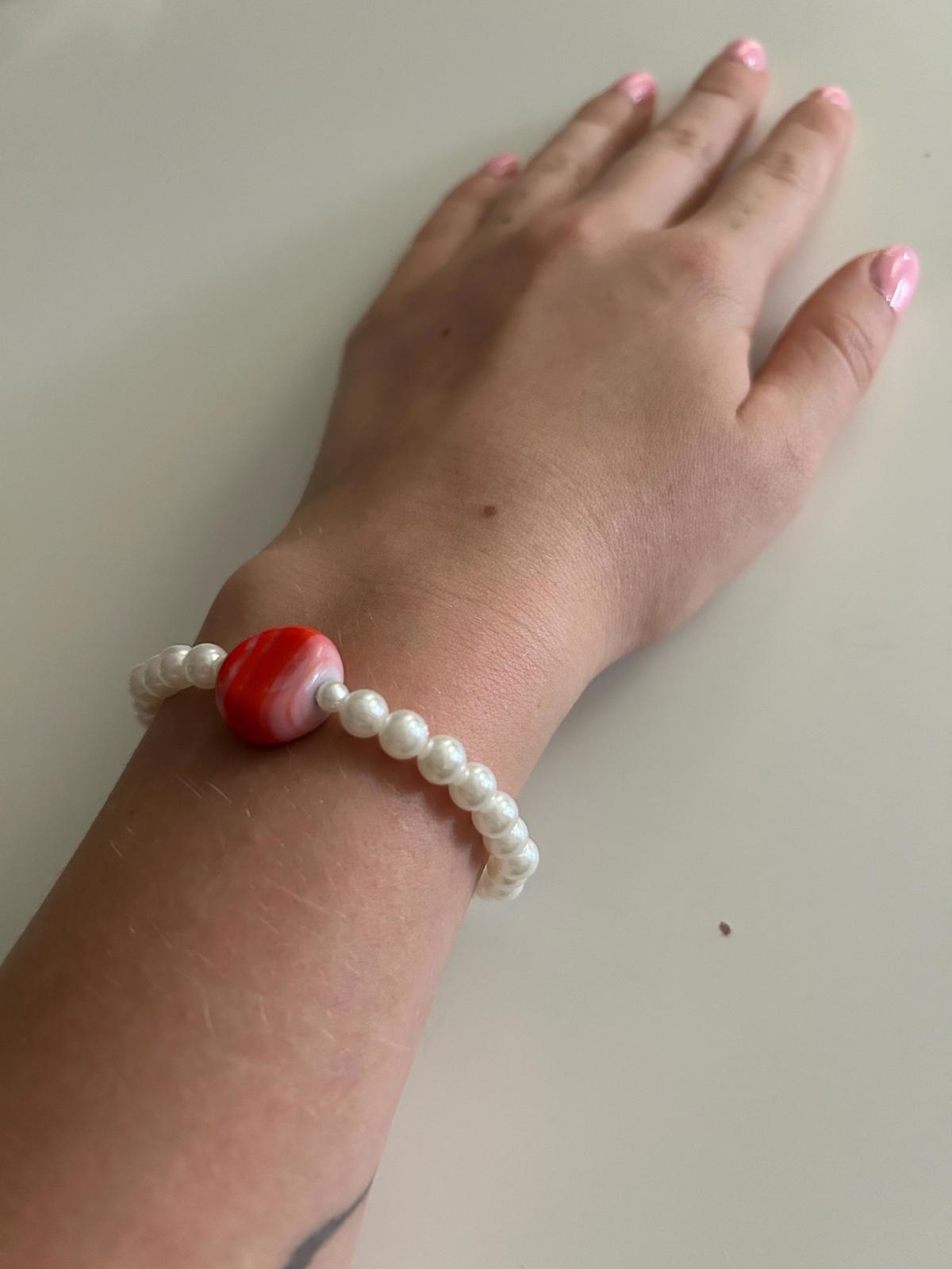 Elegant Pearl Bracelet with Red Accent Bead - Timeless Jewelry for Any Occasion
