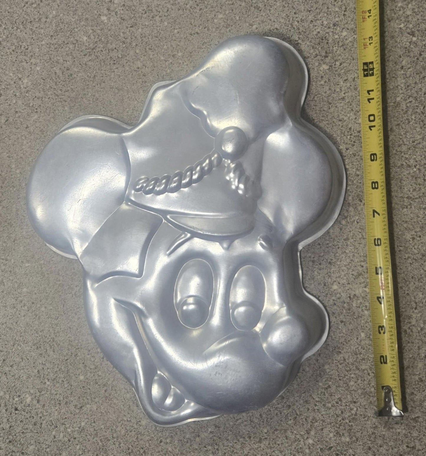 Wilton Vintage Cake Pans 10 PCs Playboy, Elmo, Pooh, Barney, Lamb chop Make Your Own Memories