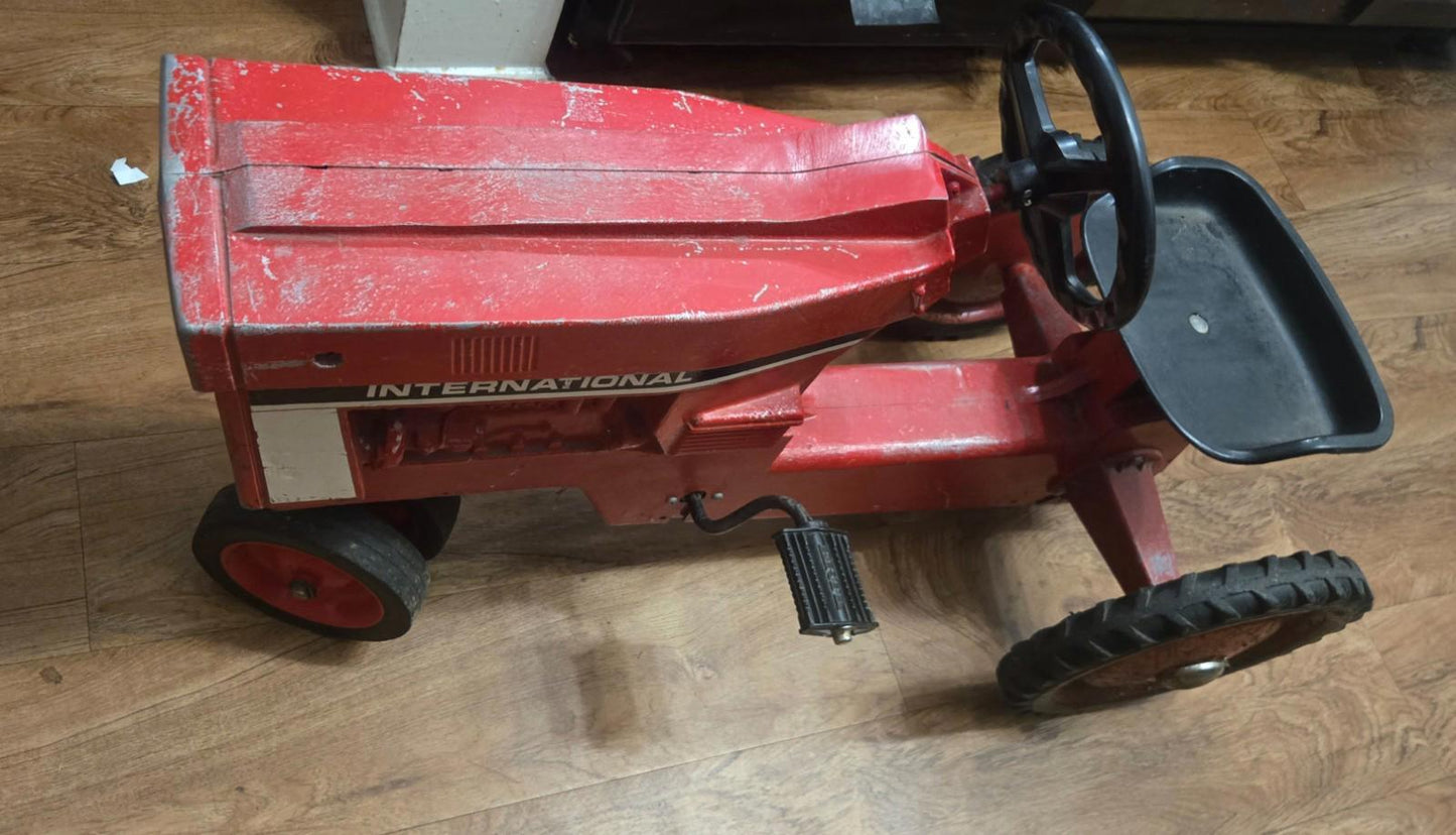 VTG ERTL Red International Pedal Farm Tractor Child Toy