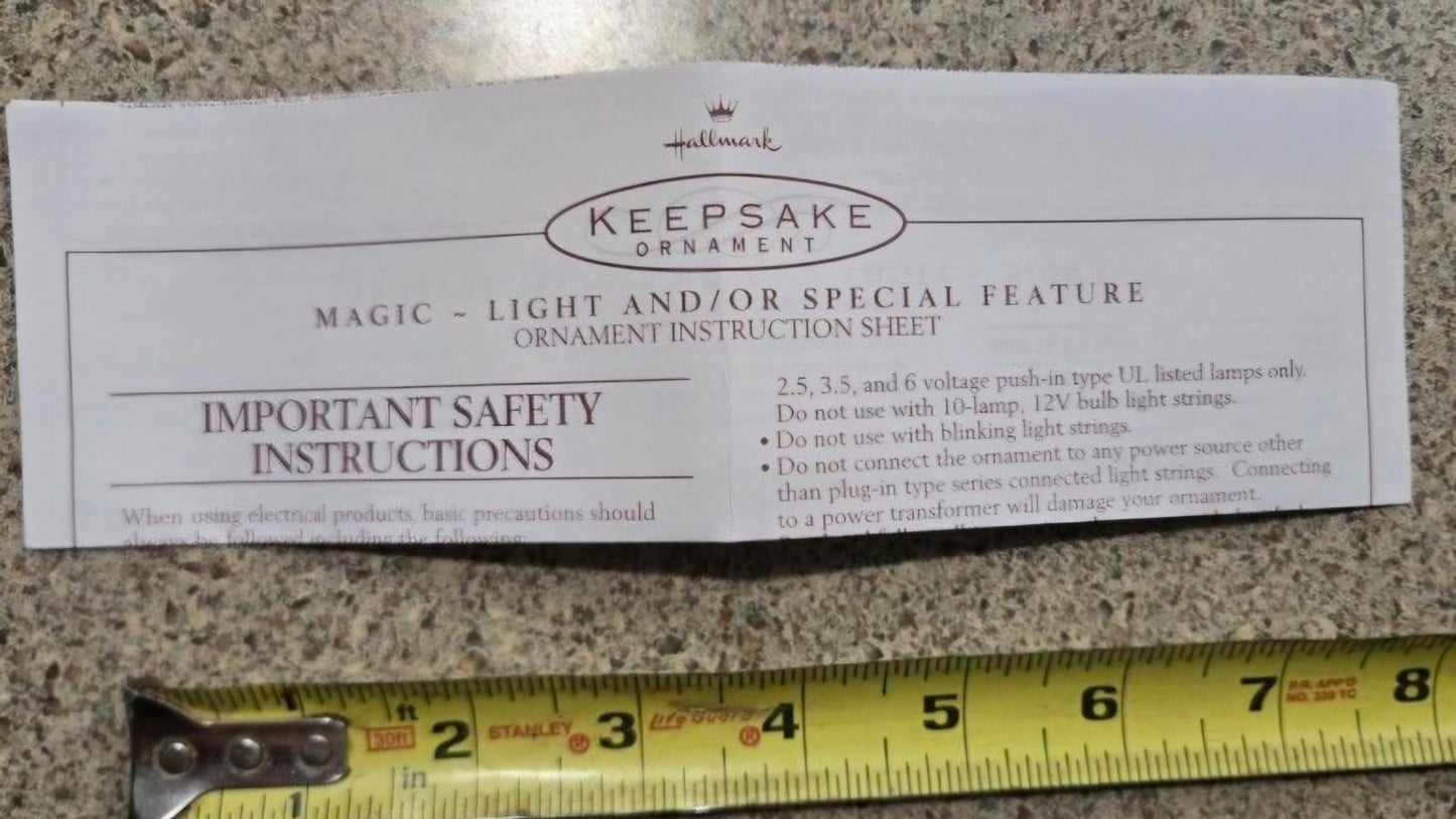 VTG 1997 Hallmark Ornament U.S.S. Defiant Star Trek Deep Space Nine Lit Electric