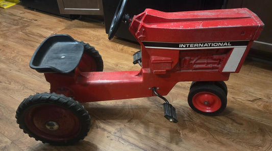 VTG ERTL Red International Pedal Farm Tractor Child Toy
