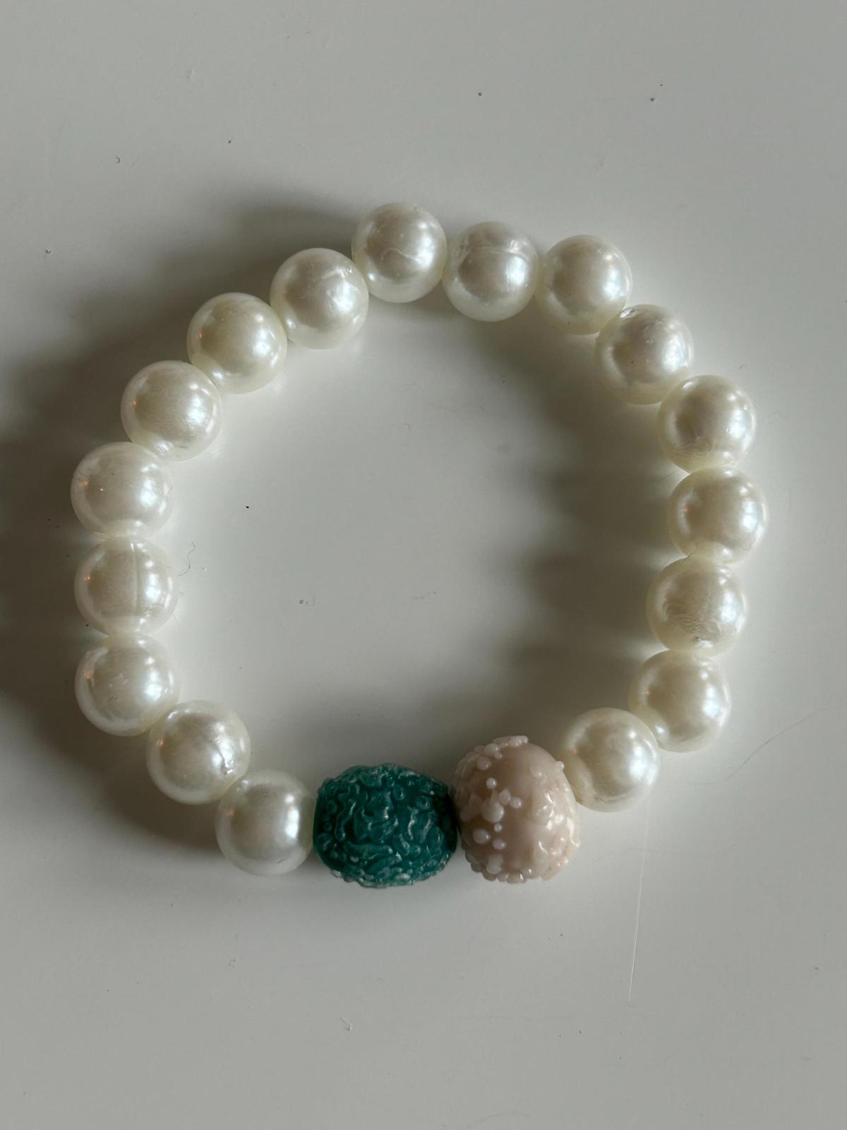 Elegant Pearl Bracelet with Accent Beads - Unique Handmade Jewelry