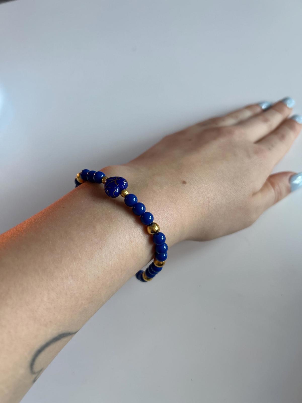 Elegant Blue Beaded Bracelet with Gold Accents and Heart Charm