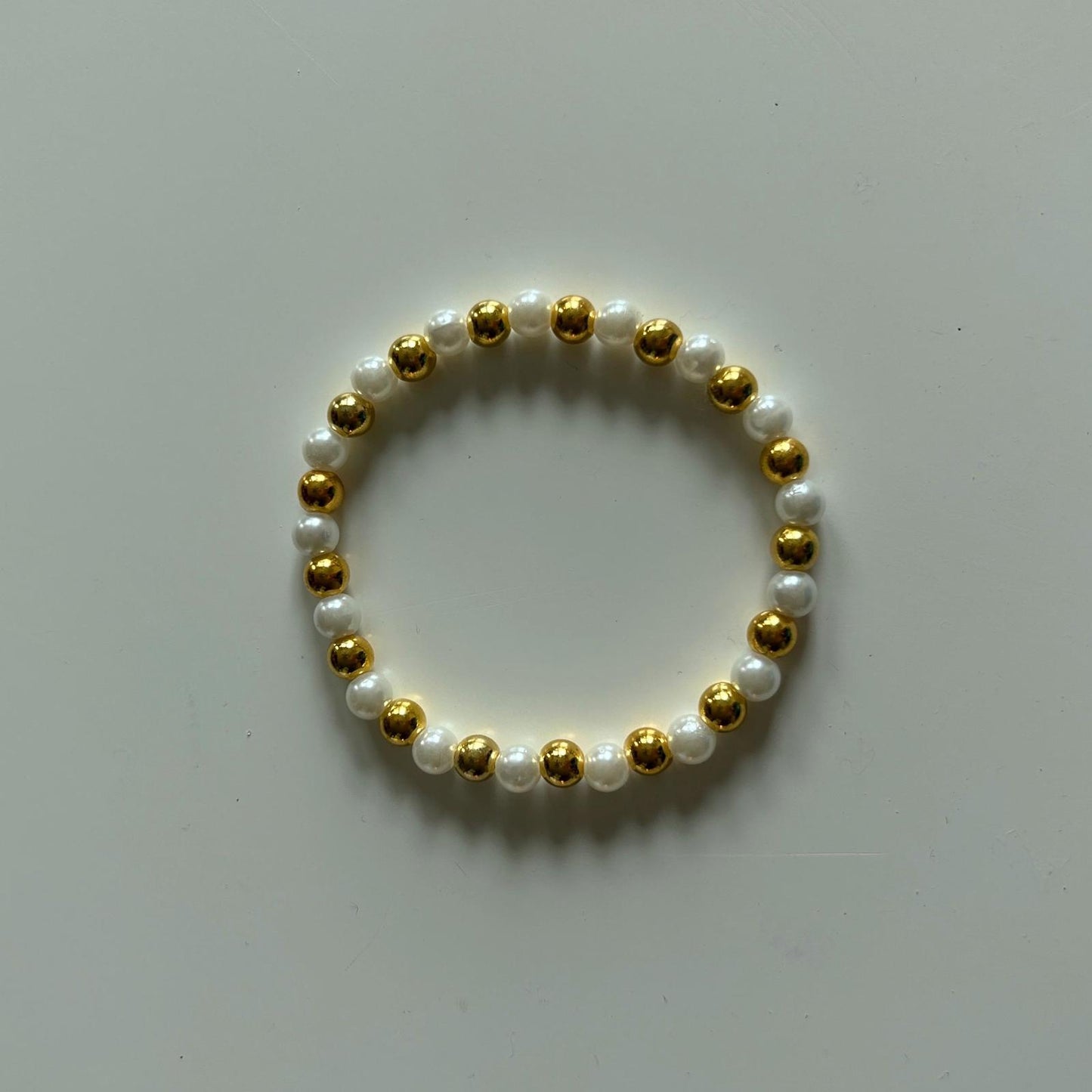Elegant Pearl and Gold Beaded Bracelet