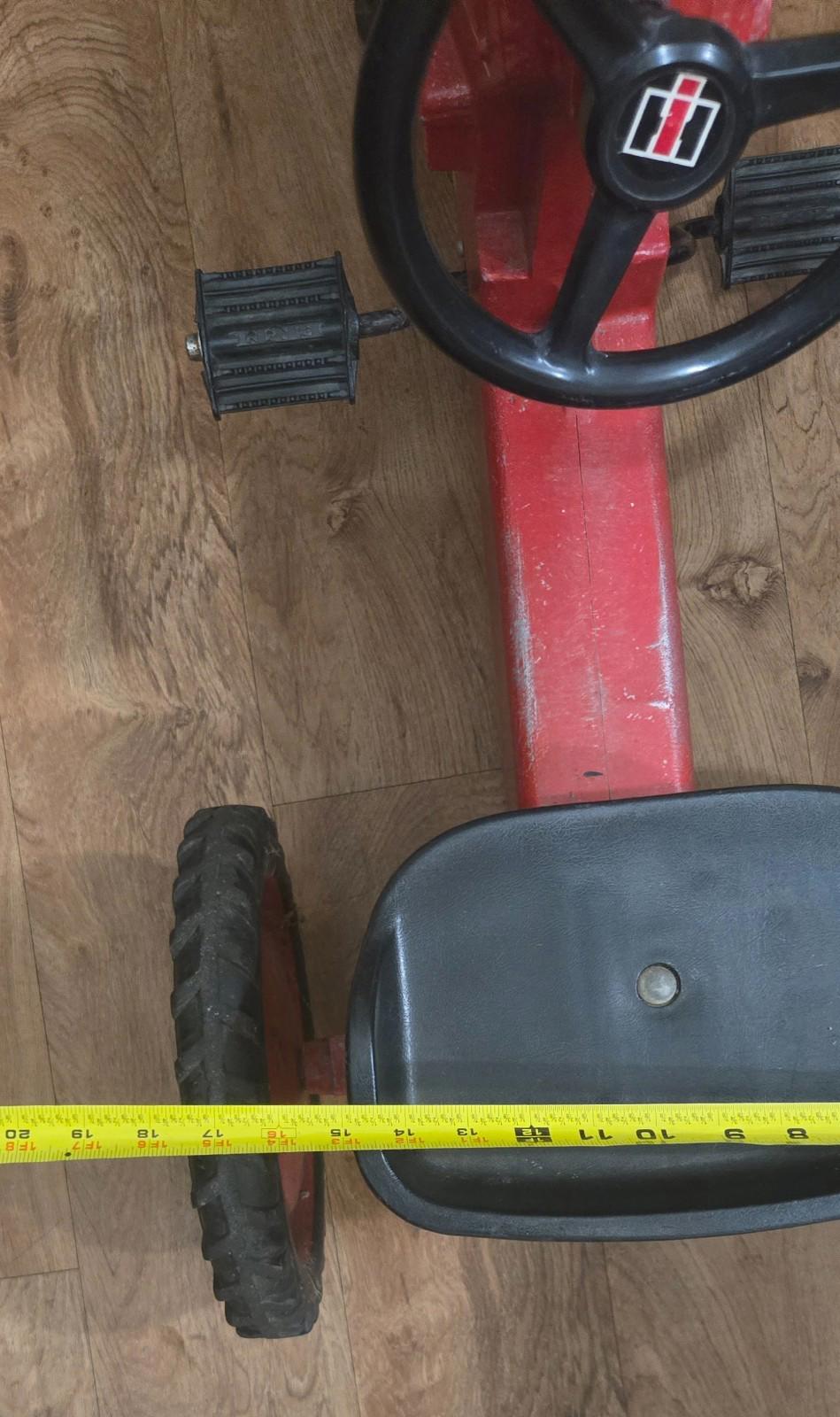 VTG ERTL Red International Pedal Farm Tractor Child Toy