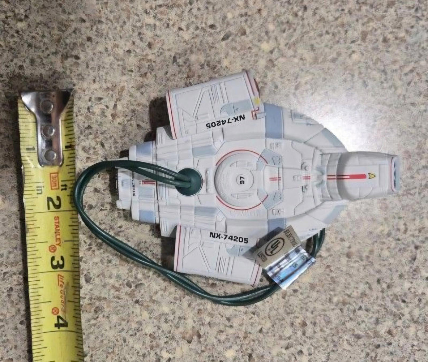 VTG 1997 Hallmark Ornament U.S.S. Defiant Star Trek Deep Space Nine Lit Electric