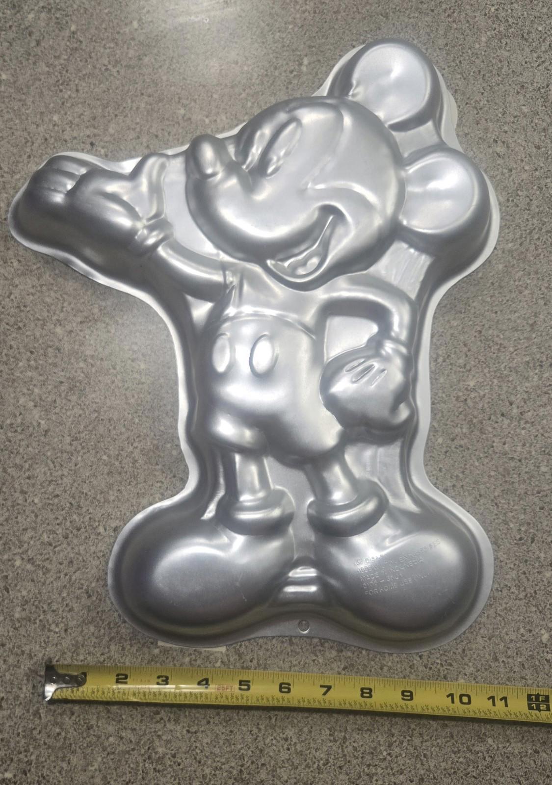 Wilton Vintage Cake Pans 10 PCs Playboy, Elmo, Pooh, Barney, Lamb chop Make Your Own Memories