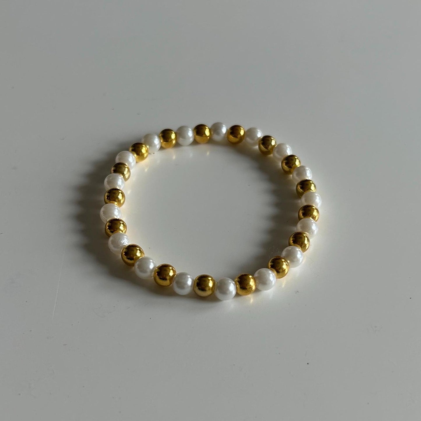 Elegant Pearl and Gold Beaded Bracelet