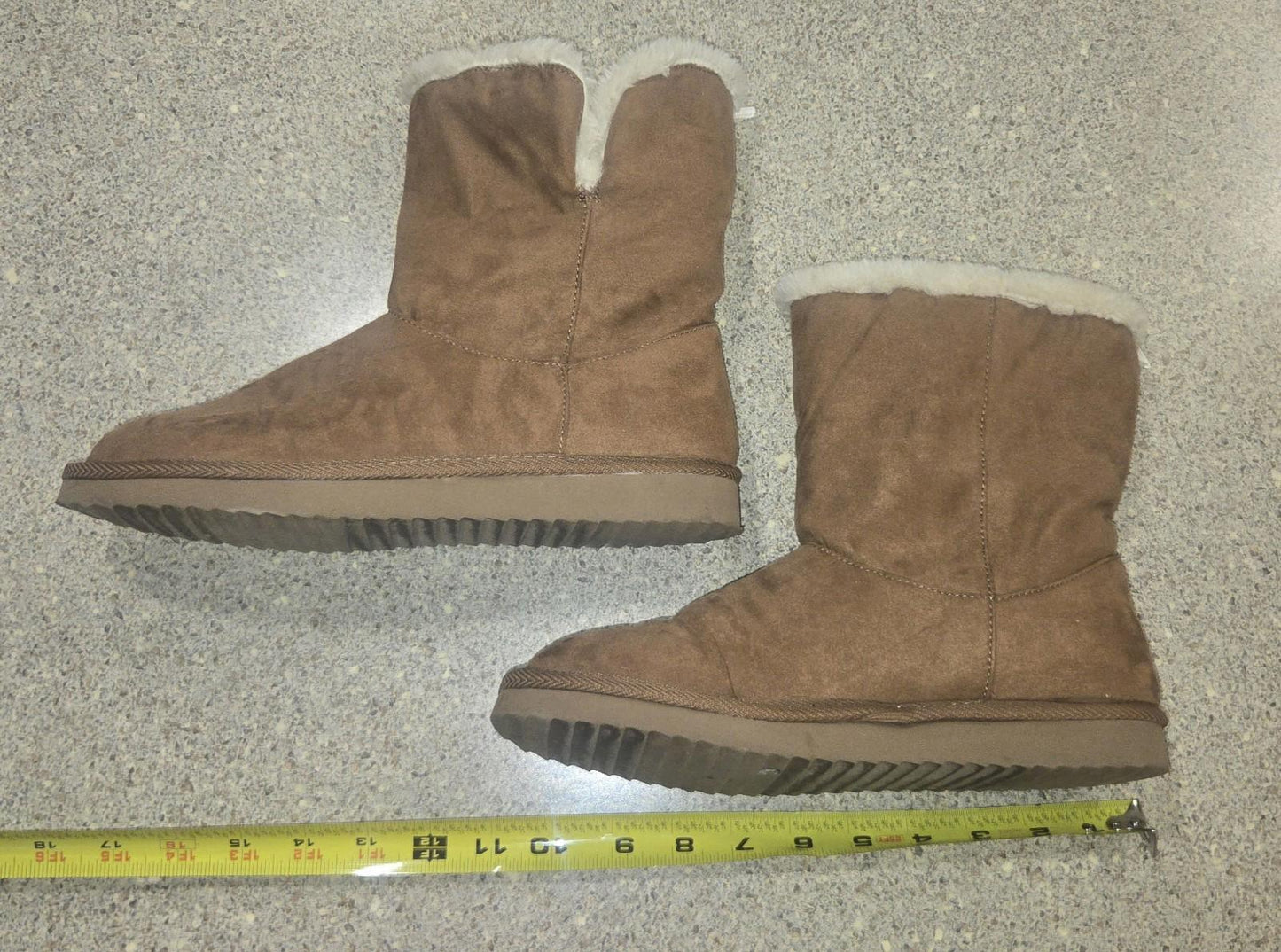 Size 8 Womens Old Navy Furry Suede Boots