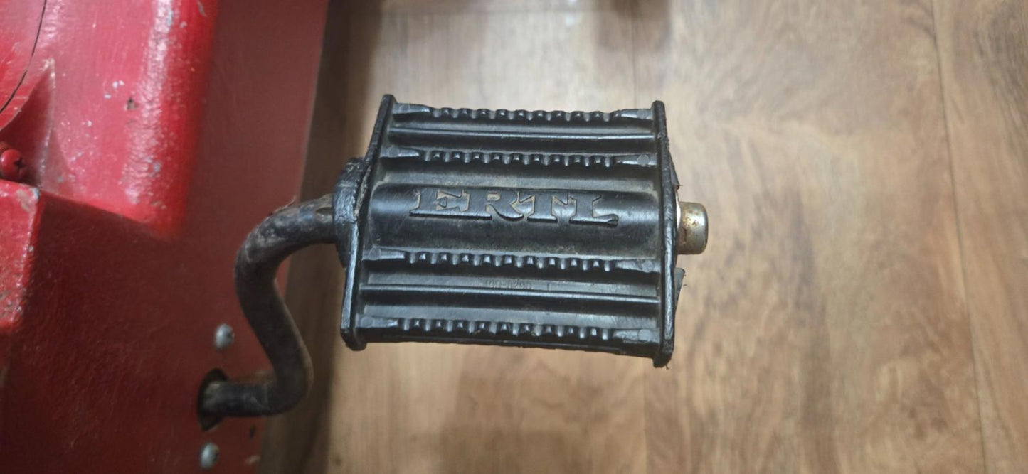 VTG ERTL Red International Pedal Farm Tractor Child Toy