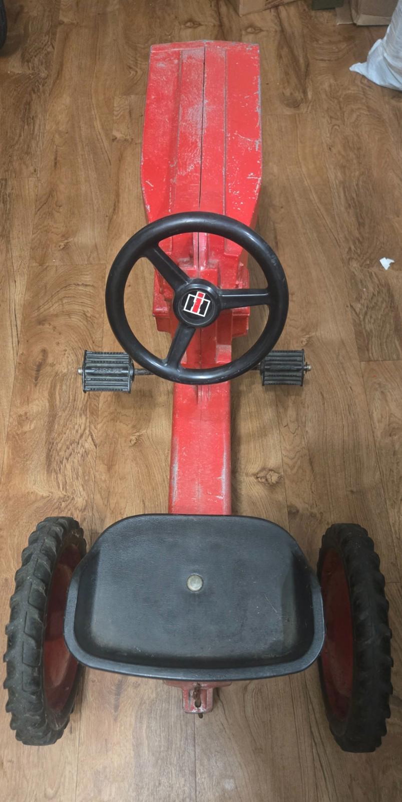 VTG ERTL Red International Pedal Farm Tractor Child Toy