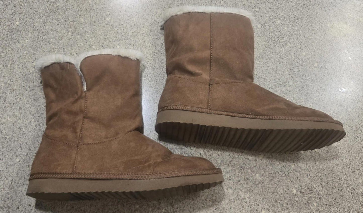 Size 8 Womens Old Navy Furry Suede Boots