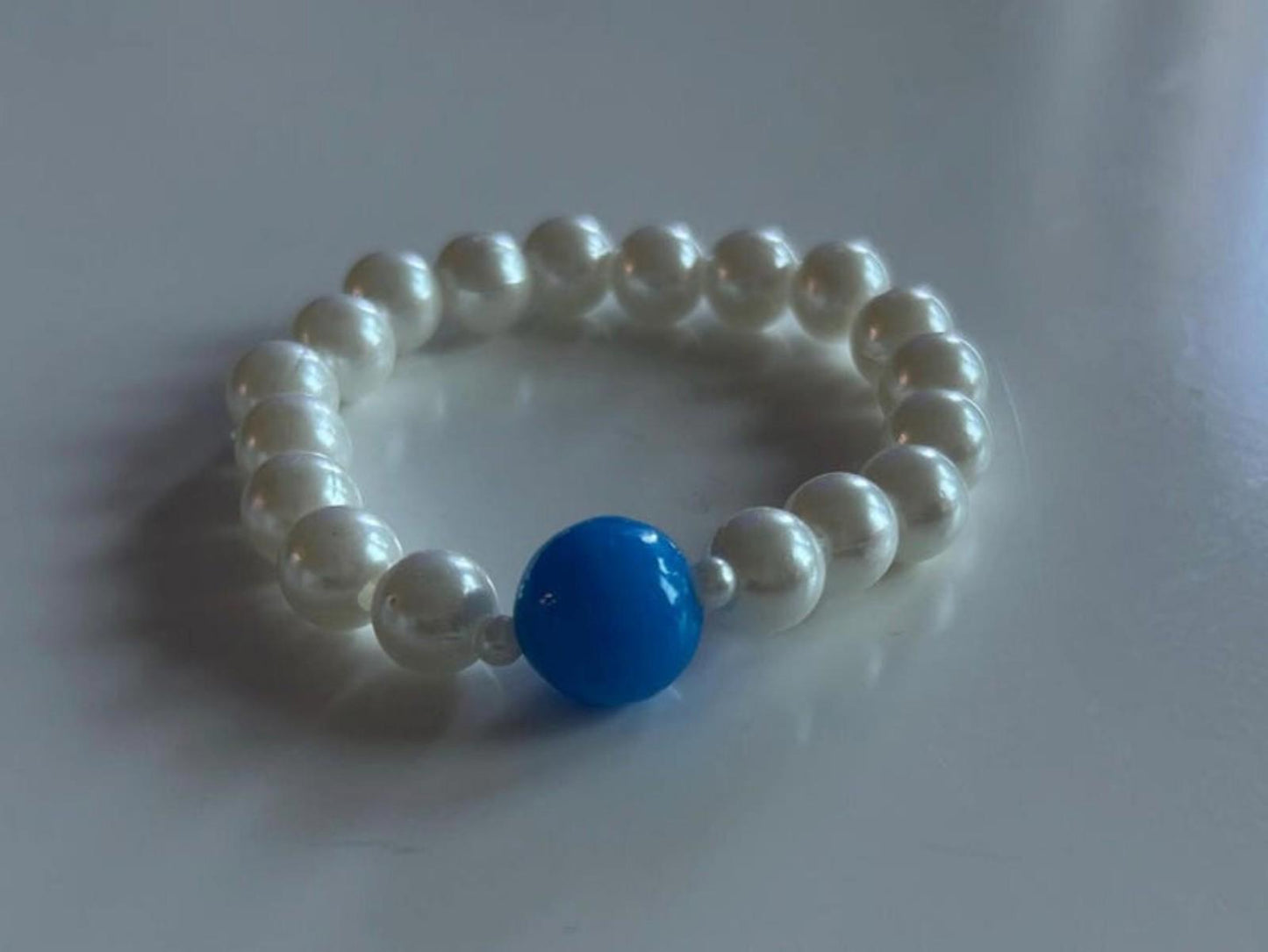 Elegant Pearl Bracelet with Blue Accent Bead