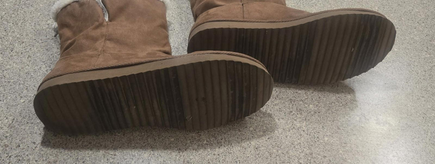 Size 8 Womens Old Navy Furry Suede Boots