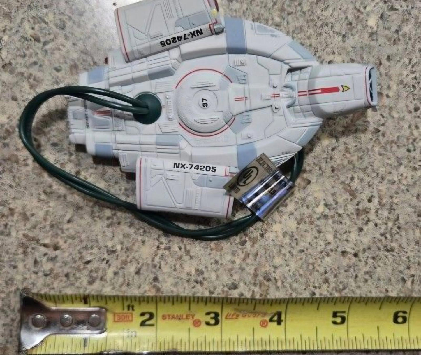 VTG 1997 Hallmark Ornament U.S.S. Defiant Star Trek Deep Space Nine Lit Electric