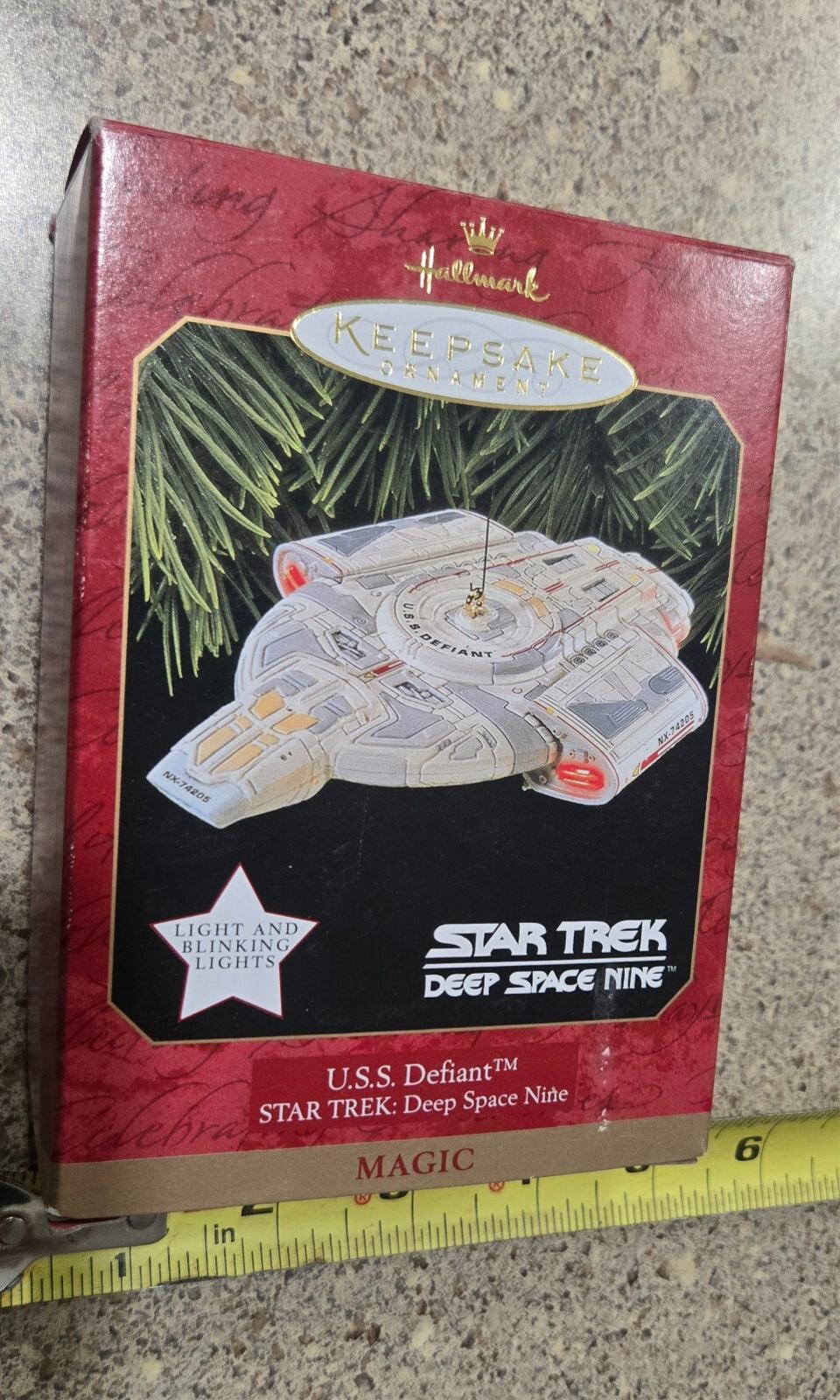 VTG 1997 Hallmark Ornament U.S.S. Defiant Star Trek Deep Space Nine Lit Electric